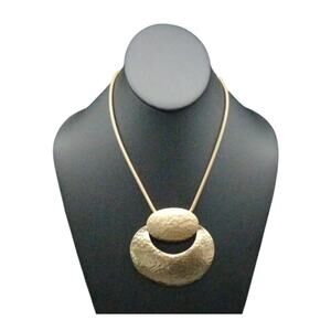 Chico’s “Kaysa” Hammered Statement Pendant Necklace Goldtone NWT